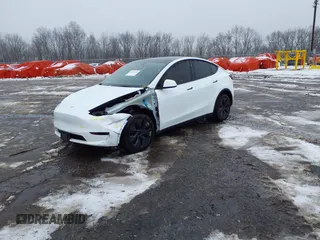 2024 Tesla Model Y Long Range z VIN 7SAYGDEE5RA326577, wystawiony jako IAAI lot #41531364 z przebiegiem 5353 mil mil oraz . Historia ofert i sprzedaży dostępna na DreamBid. Obrazek 22.