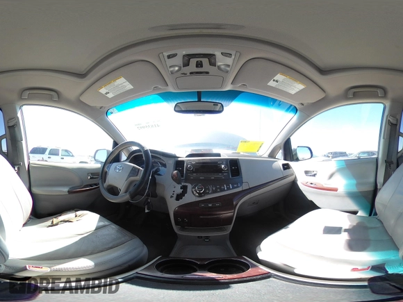 2011 Toyota Sienna XLE AAS with VIN 5TDYK3DCXBS172586, listed as a IAAI auction lot 41835992 with 203,599 mi miles. Bid and sale history available at carsss.com. Image 18.