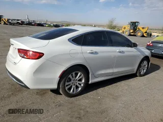 2015 Chrysler 200 Limited z VIN 1C3CCCABXFN697778, wystawiony jako Copart lot #52749775 z przebiegiem 94 455 mil mil oraz Szkody całkowita. Historia ofert i sprzedaży dostępna na DreamBid. Obrazek 3.