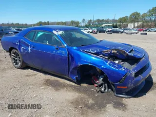 2022 Dodge Challenger R/T Scat Pack z VIN 2C3CDZFJ3NH229740, wystawiony jako IAAI lot #42056944 z przebiegiem 42 627 mil mil oraz . Historia ofert i sprzedaży dostępna na DreamBid. Obrazek 1.