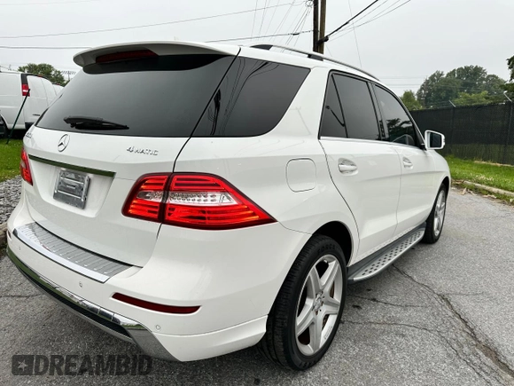 2014 Mercedes-Benz M 550 with VIN 4JGDA7DB0EA386032, listed as a Copart auction lot 61507465 with 131,078 mi miles and Clean title. Bid and sale history available at DreamBid. Image 4.