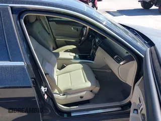 2014 Mercedes-Benz E 350 Sport with VIN WDDHF5KB6EA848341, listed as a IAAI auction lot 41595084 with 123,966 mi miles and . Bid and sale history available at DreamBid. Image 5.