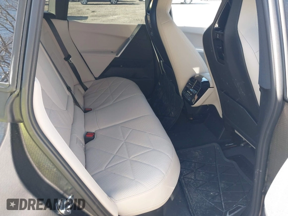 2025 BMW iX xDrive50 z VIN WB523CF09SCS94052, wystawiony jako IAAI lot #41822349 z przebiegiem 1233 mil mil oraz . Historia ofert i sprzedaży dostępna na DreamBid. Obrazek 8.