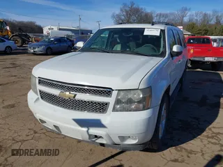 2008 Chevrolet Suburban Commercial with VIN 1GNFK163X8J134555, listed as a IAAI auction lot 41405739 with 205,810 mi miles. Bid and sale history available at carsss.com. Image 18.