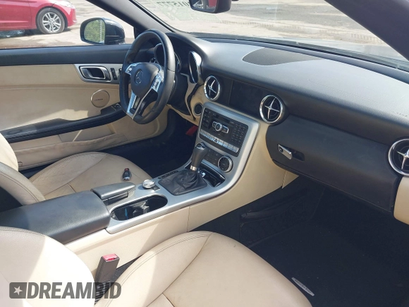 2013 Mercedes-Benz SLK 250 z VIN WDDPK4HA5DF059891, wystawiony jako IAAI lot #42015777 z przebiegiem 79 255 mil mil oraz . Historia ofert i sprzedaży dostępna na DreamBid. Obrazek 5.