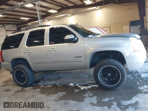 2012 GMC Yukon SLT with VIN 1GKS2CE03CR134986, listed as a IAAI auction lot 41352570 with 141,098 mi miles. Bid and sale history available at carsss.com. Image 13.