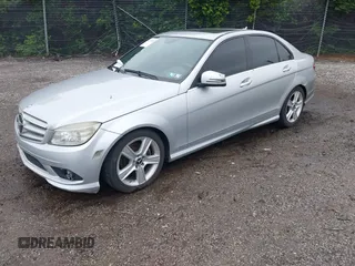 2010 Mercedes-Benz C 300 Sport z VIN WDDGF8BB5AF474511, wystawiony jako IAAI lot #42333110 z przebiegiem 150 202 mil mil oraz . Historia ofert i sprzedaży dostępna na DreamBid. Obrazek 2.