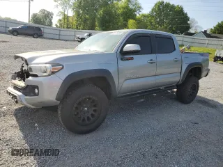 2017 Toyota Tacoma SR5 z VIN 3TMCZ5AN1HM066978, wystawiony jako Copart lot #52770295 z przebiegiem 118 453 mil mil oraz Szkoda całkowita • Salvage title. Historia ofert i sprzedaży dostępna na DreamBid. Obrazek 1.