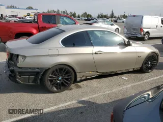 2011 BMW 3 Series 328i z VIN WBAKE5C52BE573743, wystawiony jako Copart lot #42547735 z przebiegiem 167 022 mil mil oraz Szkoda całkowita • Salvage title. Historia ofert i sprzedaży dostępna na DreamBid. Obrazek 3.