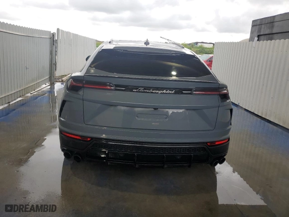 2022 Lamborghini Urus with VIN ZPBUA1ZL8NLA16768, listed as a Copart auction lot 40152294 with NaN miles and Clean Title. Bid and sale history available at carsss.com. Image 6.