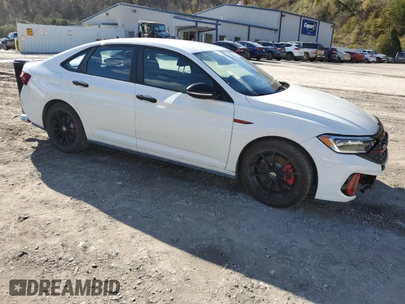 2024 Volkswagen Jetta 40th Anniversary Edition с VIN 3VW8T7BU6RM066157, выставлен на аукционе Copart как лот 79116524 с пробегом 2 101 миль миль и Списание • Salvage title. История ставок и продаж доступна на DreamBid. Изображение 4.