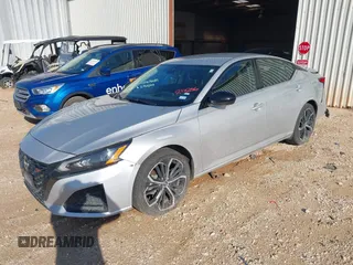 2024 Nissan Altima SR z VIN 1N4BL4CVXRN369436, wystawiony jako IAAI lot #42301286 z przebiegiem 33 650 mil mil oraz . Historia ofert i sprzedaży dostępna na DreamBid. Obrazek 2.