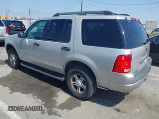 2005 Ford Explorer XLT z VIN 1FMZU63E85ZA68244, wystawiony jako IAAI lot #42397955 z przebiegiem 120 745 mil mil oraz . Historia ofert i sprzedaży dostępna na DreamBid. Obrazek 3.