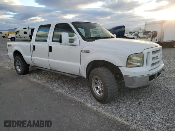 2006 Ford F-250 XL z VIN 1FTSW21516EB01279, wystawiony jako Copart lot #53898475 z przebiegiem 213 638 mil mil oraz Szkoda całkowita • Salvage title. Historia ofert i sprzedaży dostępna na DreamBid. Obrazek 4.