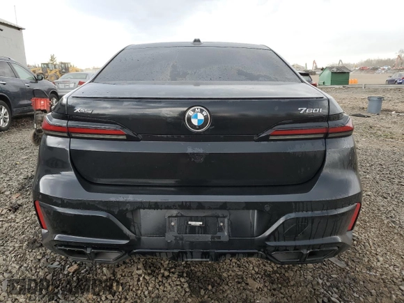 2023 BMW 7 Series 760i xDrive z VIN WBA33EJ00PCN22844, wystawiony jako Copart lot #47790414 z przebiegiem Nie podano mil oraz Szkoda całkowita • Salvage title. Historia ofert i sprzedaży dostępna na DreamBid. Obrazek 6.