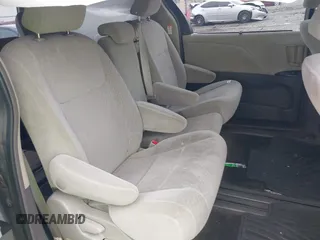 2018 Toyota Sienna LE Auto Access Seat с VIN 5TDKZ3DCXJS957822, выставлен на аукционе IAAI как лот 42367863 с пробегом 75 237 миль миль и . История ставок и продаж доступна на DreamBid. Изображение 8.