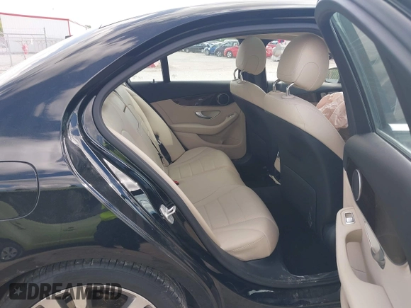 2016 Mercedes-Benz C 300 z VIN 55SWF4JB8GU131378, wystawiony jako IAAI lot #42206961 z przebiegiem Nie podano mil oraz . Historia ofert i sprzedaży dostępna na DreamBid. Obrazek 8.