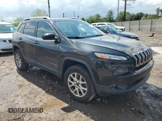2016 Jeep Cherokee Latitude with VIN 1C4PJMCB3GW253918, listed as a Copart auction lot 55814925 with 101,008 mi miles and Clean Title. Bid and sale history available at carsss.com. Image 4.