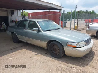 2005 Mercury Grand Marquis GS z VIN 2MEFM74W55X614555, wystawiony jako IAAI lot #42281679 z przebiegiem 119 410 mil mil oraz . Historia ofert i sprzedaży dostępna na DreamBid. Obrazek 1.