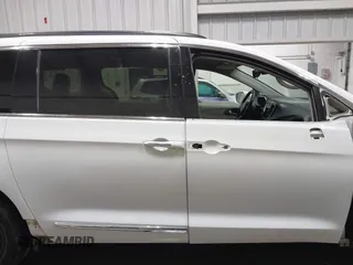 2017 Chrysler Pacifica Touring L z VIN 2C4RC1BG8HR803137, wystawiony jako IAAI lot #41661643 z przebiegiem 113 700 mil mil oraz . Historia ofert i sprzedaży dostępna na DreamBid. Obrazek 14.