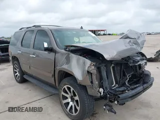 2011 Chevrolet Tahoe LT z VIN 1GNSCBE02BR342186, wystawiony jako IAAI lot #42189303 z przebiegiem 82 144 mil mil oraz . Historia ofert i sprzedaży dostępna na DreamBid. Obrazek 1.