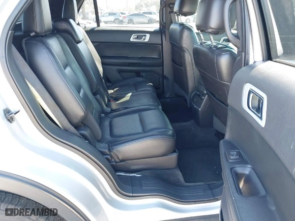 2014 Ford Explorer XLT with VIN 1FM5K7D98EGB66763, listed as a IAAI auction lot 40933042 with 126,929 mi miles. Bid and sale history available at carsss.com. Image 8.