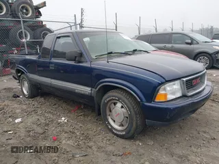 2000 GMC Sonoma SLS with VIN 1GTCS19W9Y8237166, listed as a IAAI auction lot 41513561 with 177,448 mi miles. Bid and sale history available at carsss.com. Image 1.