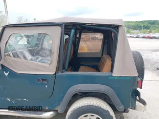 1995 Jeep Wrangler S z VIN 1J4FY19P1SP249453, wystawiony jako IAAI lot #42379722 z przebiegiem 160 066 mil mil oraz . Historia ofert i sprzedaży dostępna na DreamBid. Obrazek 6.