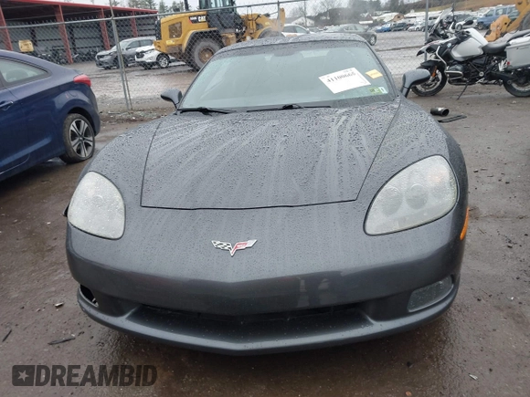 2013 Chevrolet Corvette 1LT z VIN 1G1YE2DW6D5109028, wystawiony jako IAAI lot #41100665 z przebiegiem 32 095 mil mil oraz . Historia ofert i sprzedaży dostępna na DreamBid. Obrazek 13.