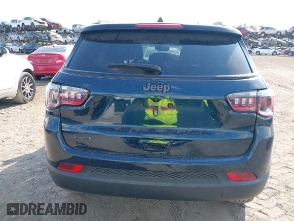 2024 Jeep Compass Latitude z VIN 3C4NJDBN7RT162744, wystawiony jako IAAI lot #42222143 z przebiegiem 8 657 mil mil oraz . Historia ofert i sprzedaży dostępna na DreamBid. Obrazek 17.