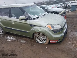 2010 Kia Soul + with VIN KNDJT2A2XA7172245, listed as a IAAI auction lot 41631785 with 1 mi miles. Bid and sale history available at carsss.com. Image 1.