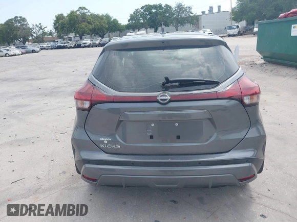 2022 Nissan Kicks S z VIN 3N1CP5BV3NL517739, wystawiony jako IAAI lot #42181025 z przebiegiem 26 087 mil mil oraz . Historia ofert i sprzedaży dostępna na DreamBid. Obrazek 16.