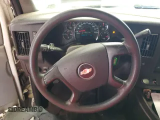 2008 Chevrolet Express Cargo z VIN 1GCFG15X081227437, wystawiony jako IAAI lot #42521022 z przebiegiem 81 379 mil mil oraz . Historia ofert i sprzedaży dostępna na DreamBid. Obrazek 23.