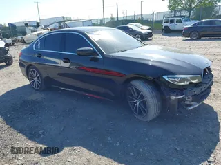 2020 BMW 3 Series 330i xDrive z VIN WBA5R7C01LFH48872, wystawiony jako IAAI lot #42136088 z przebiegiem Nie podano mil oraz . Historia ofert i sprzedaży dostępna na DreamBid. Obrazek 1.