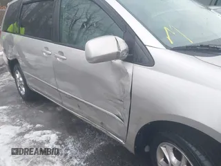 2004 Toyota Sienna XLE z VIN 5TDBA22C74S014781, wystawiony jako IAAI lot #41327692 z przebiegiem 148 548 mil mil oraz . Historia ofert i sprzedaży dostępna na DreamBid. Obrazek 6.