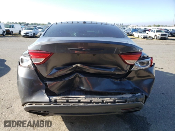 2015 Chrysler 200 S z VIN 1C3CCCBB1FN674775, wystawiony jako Copart lot #54410395 z przebiegiem 160 154 mil mil oraz Szkoda całkowita • Salvage title. Historia ofert i sprzedaży dostępna na DreamBid. Obrazek 6.