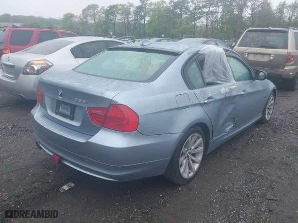 2011 BMW 3 Series 328i xDrive with VIN WBAPK5C59BA659489, listed as a IAAI auction lot 39439573 with 146,346 mi miles. Bid and sale history available at carsss.com. Image 4.