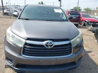 2016 Toyota Highlander LE Plus z VIN 5TDZKRFH0GS177710, wystawiony jako IAAI lot #41925612 z przebiegiem 134 357 mil mil oraz . Historia ofert i sprzedaży dostępna na DreamBid. Obrazek 6.