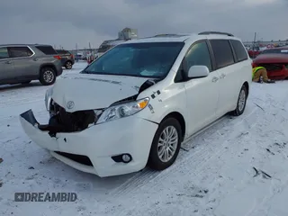 2017 Toyota Sienna XLE Auto Access Seat with VIN 5TDYZ3DC4HS852620, listed as a IAAI auction lot 40988036 with 82,581 mi miles. Bid and sale history available at carsss.com. Image 18.