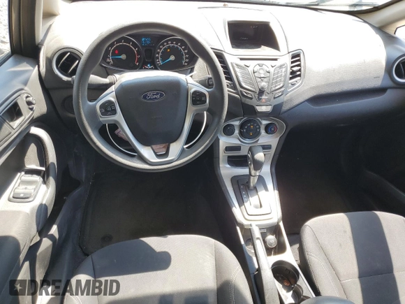 2018 Ford Fiesta SE z VIN 3FADP4BJ4JM136792, wystawiony jako Copart lot #53435715 z przebiegiem 61 704 mil mil oraz Szkoda całkowita • Salvage title. Historia ofert i sprzedaży dostępna na DreamBid. Obrazek 8.