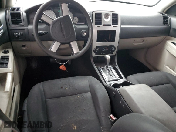 2005 Chrysler 300 300 z VIN 2C3JA43R35H175126, wystawiony jako Copart lot #58218305 z przebiegiem 167 612 mil mil oraz Szkoda całkowita • Salvage title. Historia ofert i sprzedaży dostępna na DreamBid. Obrazek 8.