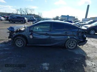 2018 Toyota Prius Two z VIN JTDKARFU4J3056141, wystawiony jako IAAI lot #41525929 z przebiegiem 127 414 mil mil oraz . Historia ofert i sprzedaży dostępna na DreamBid. Obrazek 14.