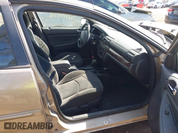 2004 Chrysler Sebring z VIN 1C3EL56T54N104363, wystawiony jako IAAI lot #41814502 z przebiegiem 153 289 mil mil oraz . Historia ofert i sprzedaży dostępna na DreamBid. Obrazek 5.