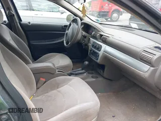 2002 Chrysler Sebring LX z VIN 1C3EL46X32N215942, wystawiony jako IAAI lot #42399971 z przebiegiem 203 263 mil mil oraz . Historia ofert i sprzedaży dostępna na DreamBid. Obrazek 5.