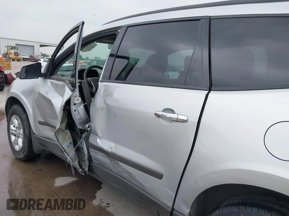 2012 Chevrolet Traverse LS z VIN 1GNKRFED2CJ354122, wystawiony jako IAAI lot #42267587 z przebiegiem 43 585 mil mil oraz . Historia ofert i sprzedaży dostępna na DreamBid. Obrazek 18.