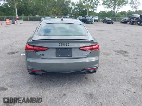 2023 Audi A5 Sportback S line Premium Plus z VIN WAUFACF56PA038023, wystawiony jako IAAI lot #42074137 z przebiegiem 15 998 mil mil oraz . Historia ofert i sprzedaży dostępna na DreamBid. Obrazek 16.