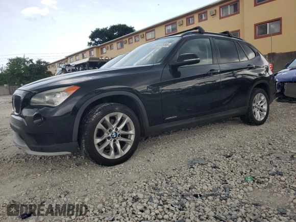 2015 BMW X1 xDrive28i z VIN WBAVL1C5XFVY35591, wystawiony jako Copart lot #59353955 z przebiegiem 86 462 mil mil oraz Czysty tytuł • Clean title. Historia ofert i sprzedaży dostępna na DreamBid. Obrazek 1.