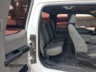 2018 Ford F-150 XL z VIN 1FTEX1CB3JKC44462, wystawiony jako IAAI lot #42597699 z przebiegiem 165 692 mil mil oraz . Historia ofert i sprzedaży dostępna na DreamBid. Obrazek 8.