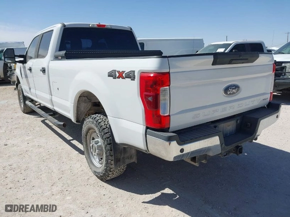 2017 Ford Super Duty F-250 SRW Lariat with VIN 1FT7W2B69HEE73405, listed as a IAAI auction lot 41689288 with 141,595 mi miles. Bid and sale history available at carsss.com. Image 3.