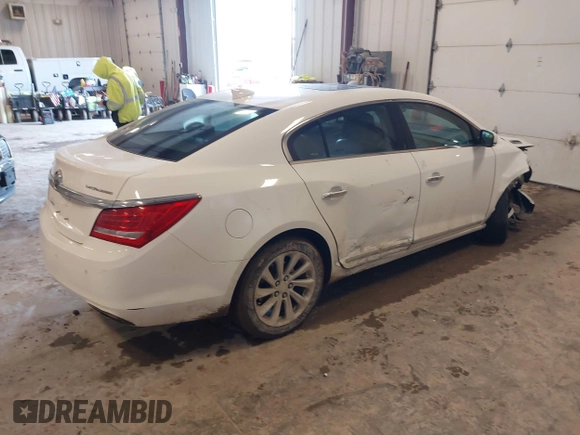 2016 Buick LaCrosse Leather with VIN 1G4GB5G38GF121528, listed as a IAAI auction lot 41720021 with 224,665 mi miles. Bid and sale history available at carsss.com. Image 4.